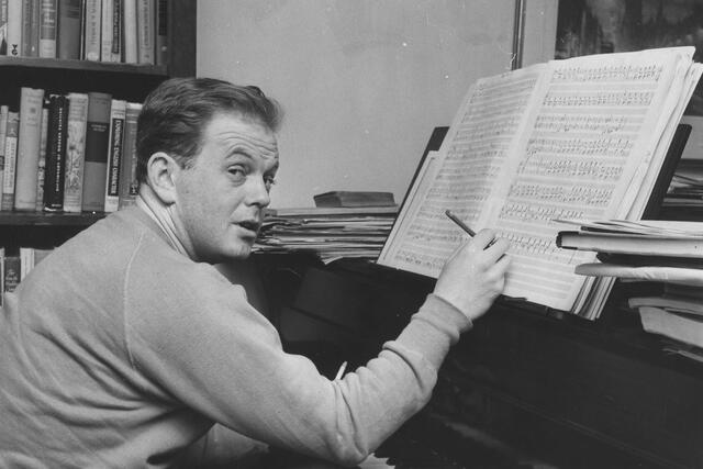 Malcolm Williamson: organist and composer of organ music  